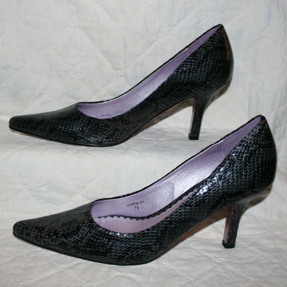 Gomax heels in NEW condition!